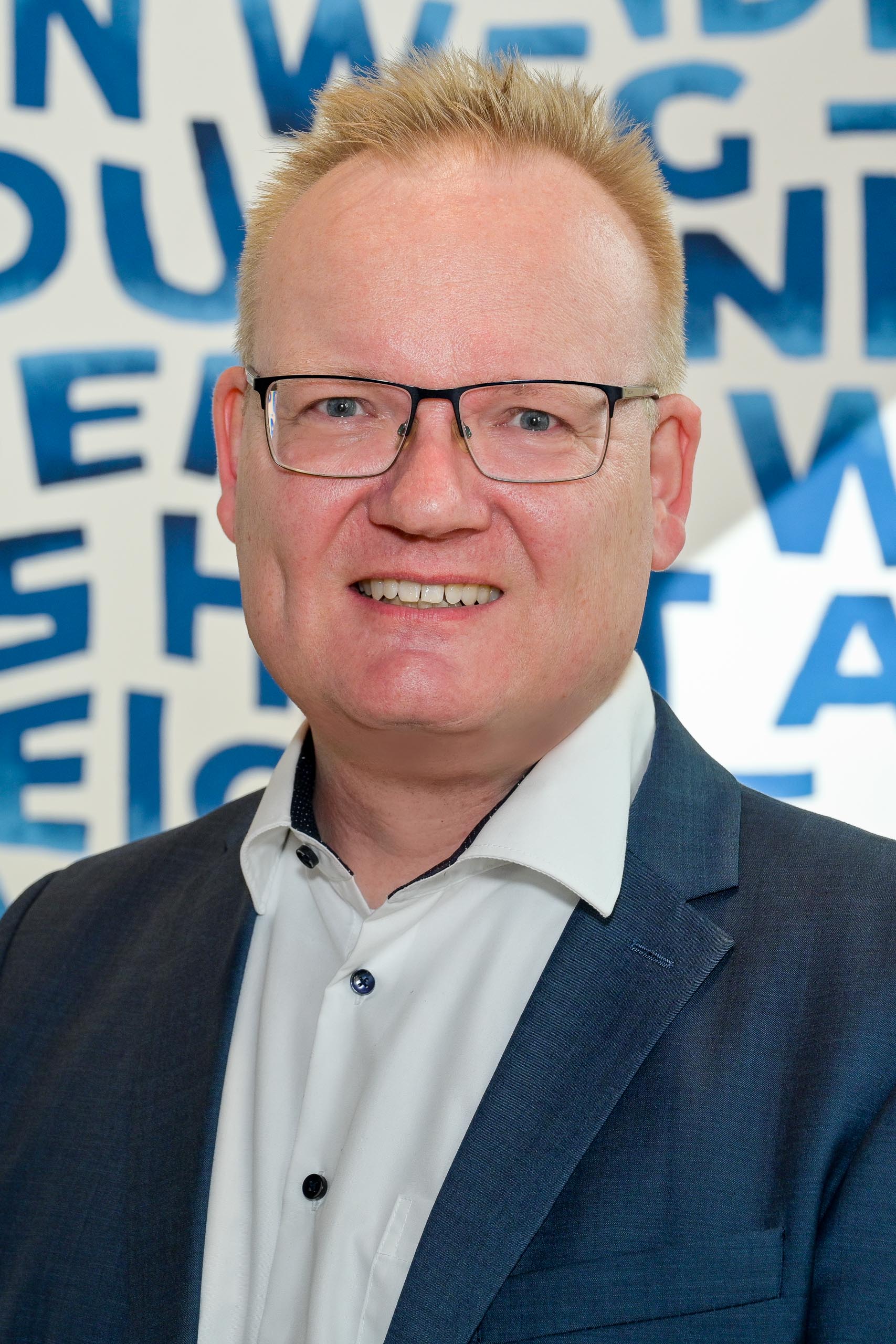 Dr. Helge Lüders